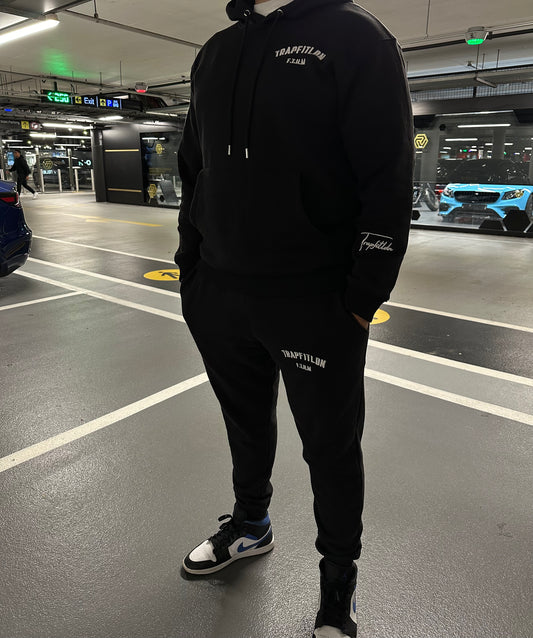 BLACK SIGNATURE TRACKSUIT